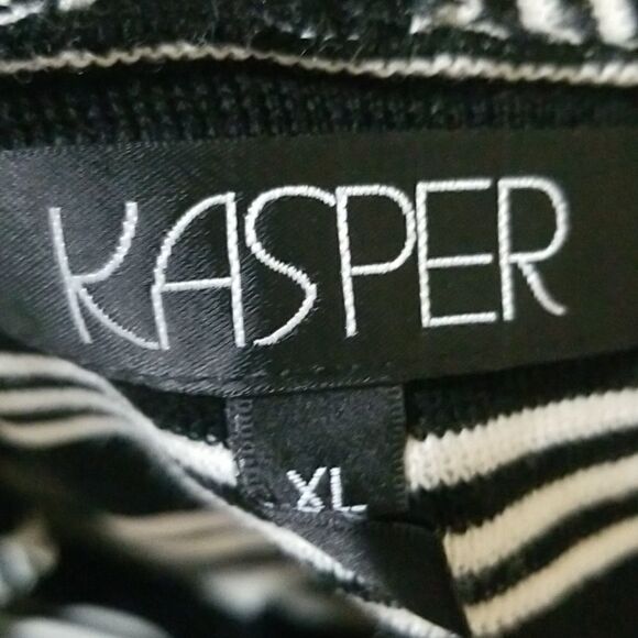 Kasper Black and White Sweater Sz XL - Picture 8 of 8